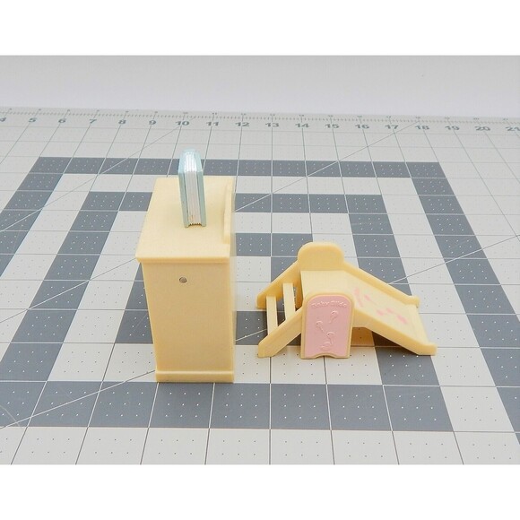 Calico Critters Sylvanian Families Nursery Pieces Dresser Slide Photo Book Album - Picture 4 of 8